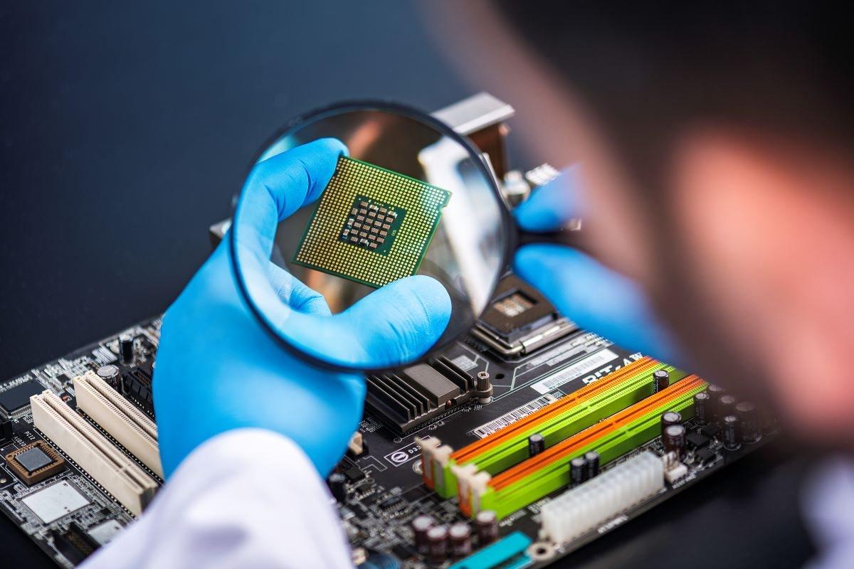 Intel đang gặp khó trong việc triển khai quy trình sản xuất chip 7nm