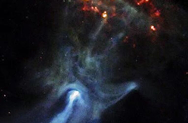 Bàn tay khổng lồ trong vũ trụ được chụp từ Đài quan sát