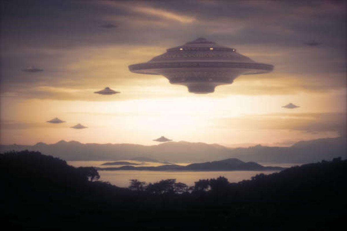 Trên bầu trời Anh xuất hiện vật thể bay UFO bí ẩn