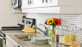 Bí quyết làm sạch cả những chỗ bẩn nhất của nhà bếp cách dễ dàng