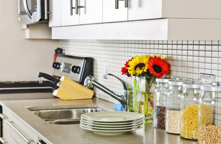 Bí quyết làm sạch cả những chỗ bẩn nhất của nhà bếp cách dễ dàng
