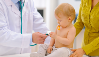 Cách phòng tránh và nhận biết sớm bệnh viêm phổi ở trẻ nhỏ