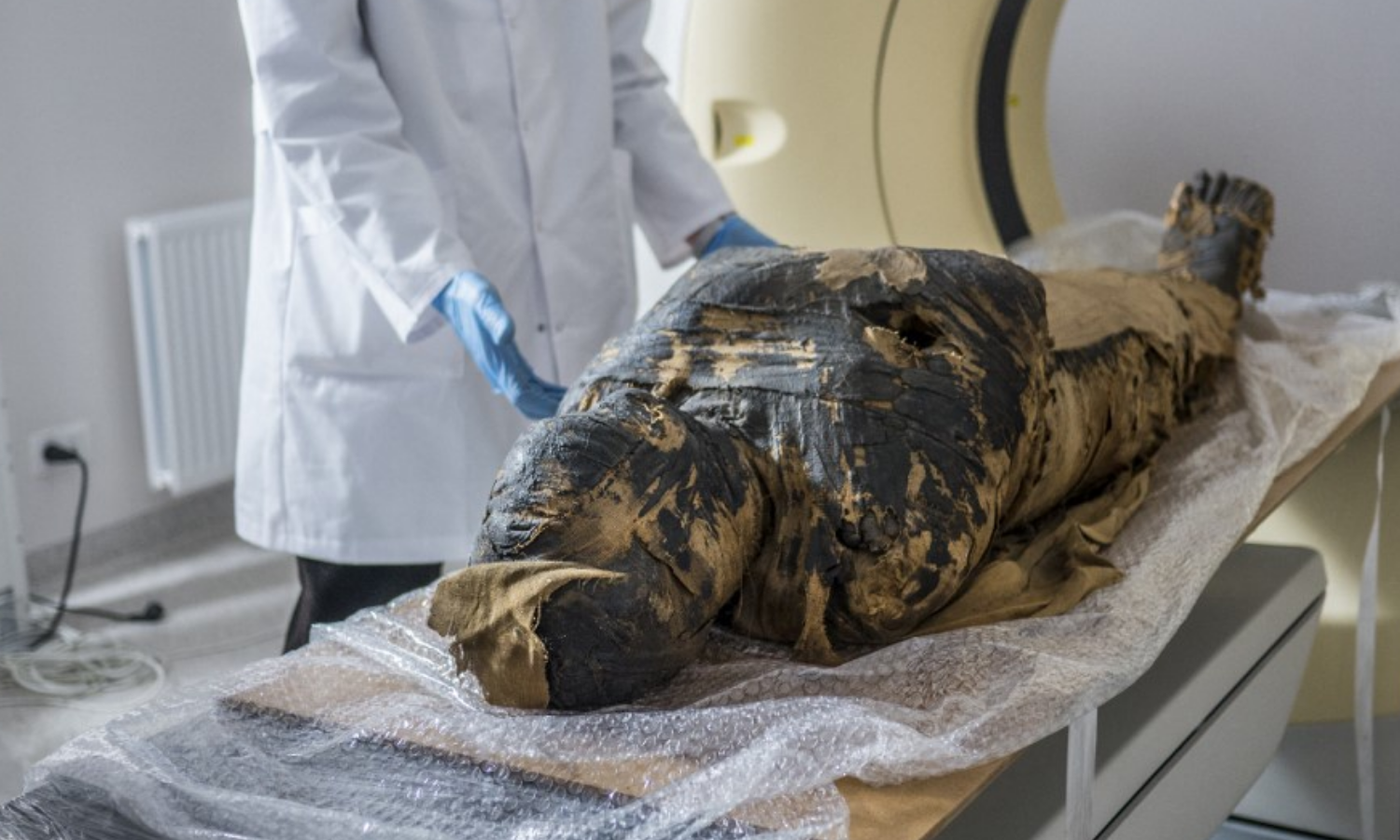 Các nhà nghiên cứu áp dụng công nghệ y học hiện đại khám phá bí ẩn của xác ướp Ai Cập
