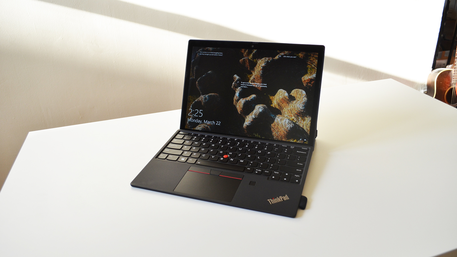 ThinkPad X12 Detachable mang lại trải nghiệm của một chiếc smartphone thực thụ