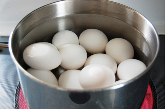Không nên lựa chọn nồi luộc trứng không phù hợp số lượng trứng