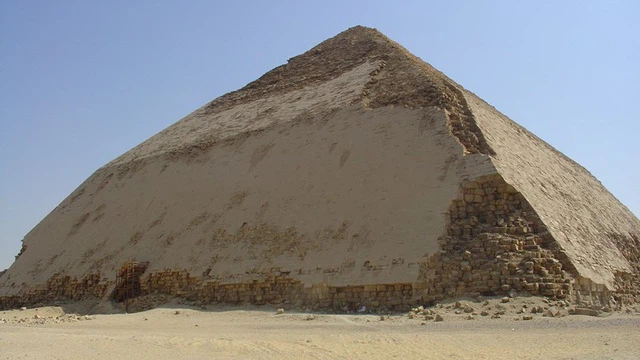 Phát hiện 12 "kim tự tháp" khổng lồ