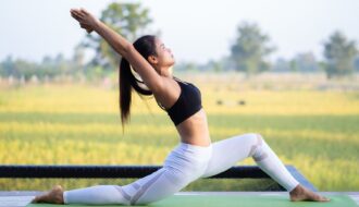 Tập yoga có giúp giảm cân không?