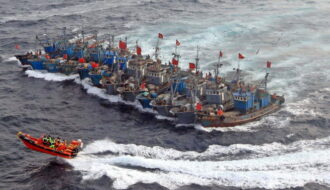 Tình trạng phát thải khí CO2 gây ô nhiễm của tàu cá Trung Quốc
